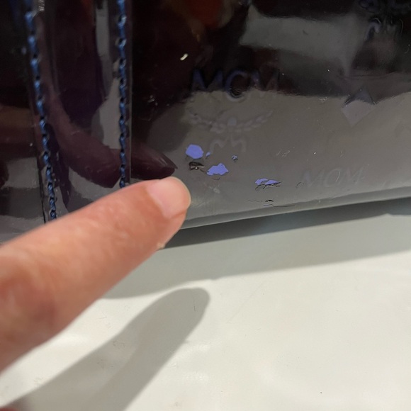 MCM PATENT ENAMEL MONOGRAM BAG WITH POUCH - Picture 14 of 16